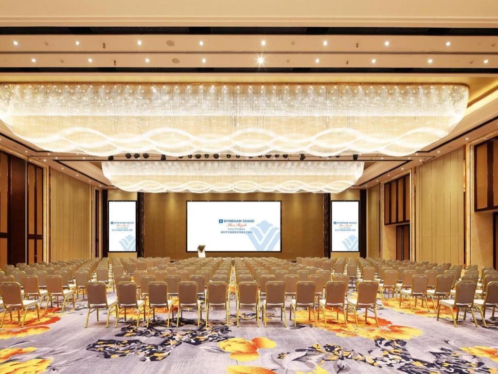 Wyndham Grand Plaza Royale Huayu Chongqing Otel Dış mekan fotoğraf