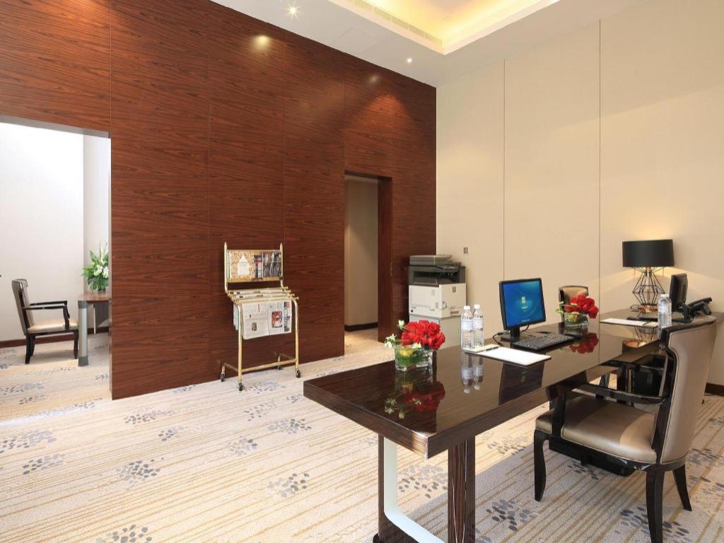 Wyndham Grand Plaza Royale Huayu Chongqing Otel Dış mekan fotoğraf