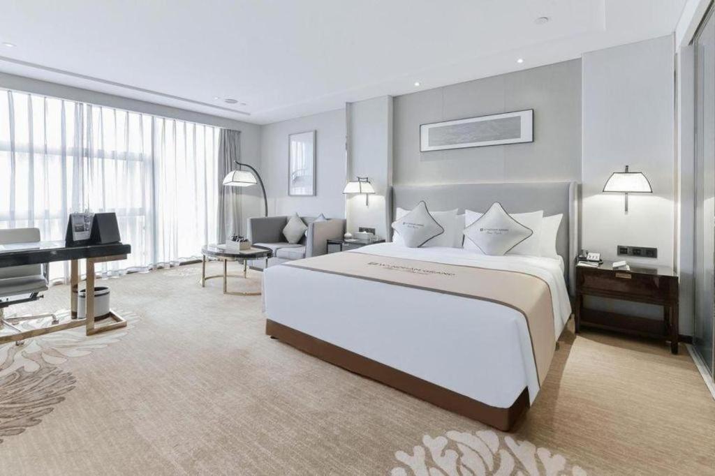Wyndham Grand Plaza Royale Huayu Chongqing Otel Dış mekan fotoğraf